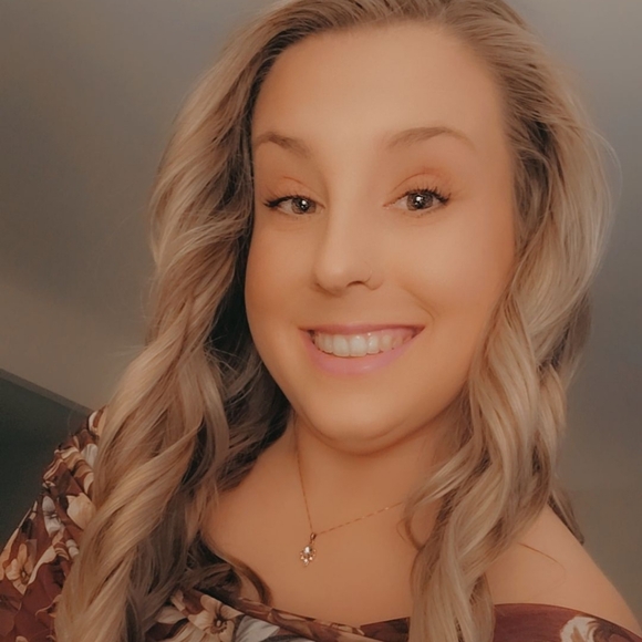 Meet your Posher, Danielle - Picture 1 of 1